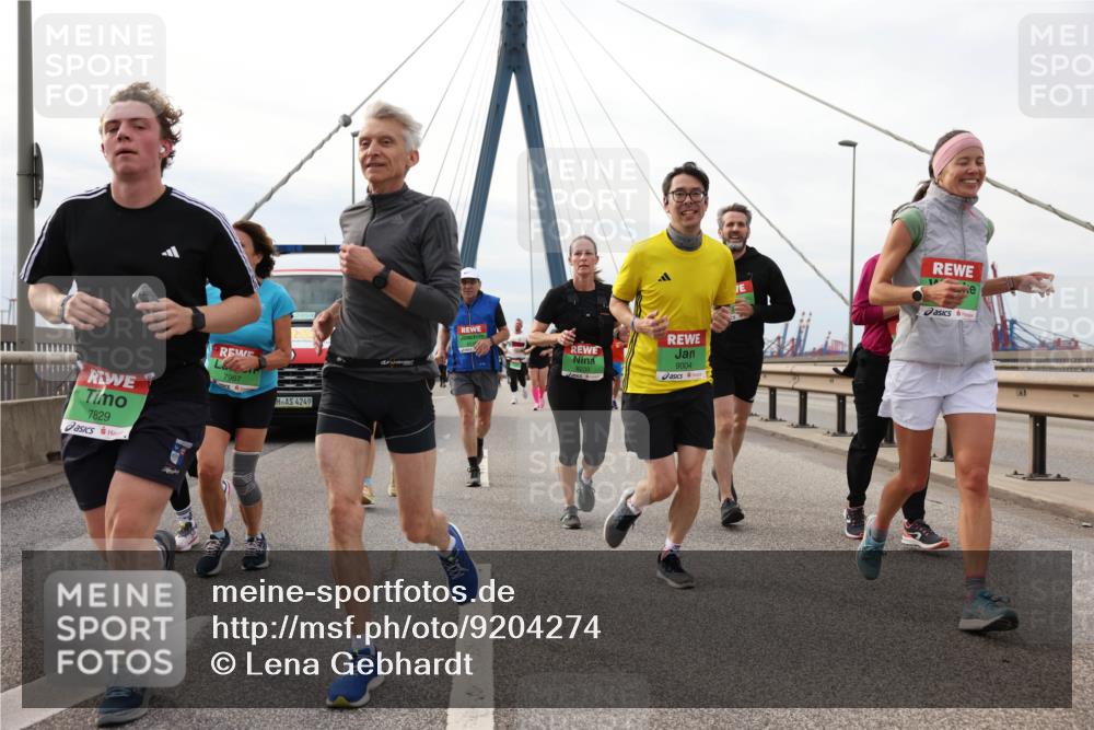 03.10.2025 - Köhlbrandbrückenlauf Lena Gebhardt http://msf.ph/oto/9204274 03.10.2025 15:56:08 Position 2 7829, 7967, 4249, 9004 meine-sportfotos.de