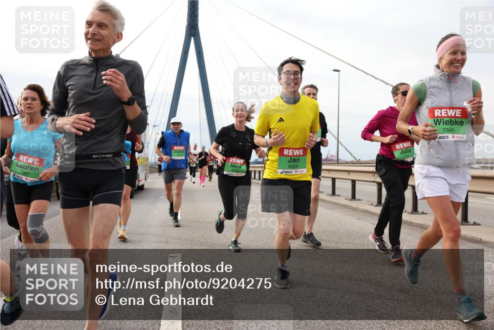 03.10.2025 - Köhlbrandbrückenlauf Lena Gebhardt http://msf.ph/oto/9204275 03.10.2025 15:56:09 Position 2 7967, 8239, 9004, 7845 meine-sportfotos.de