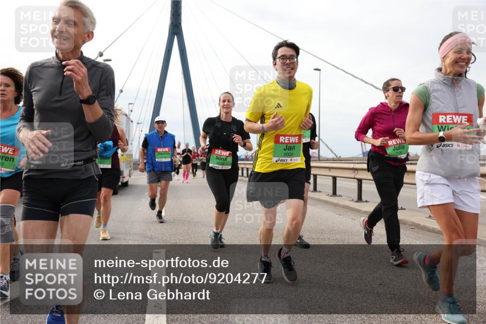 03.10.2025 - Köhlbrandbrückenlauf Lena Gebhardt http://msf.ph/oto/9204277 03.10.2025 15:56:09 Position 2 67, 7817, 8239, 9004, 7536 meine-sportfotos.de