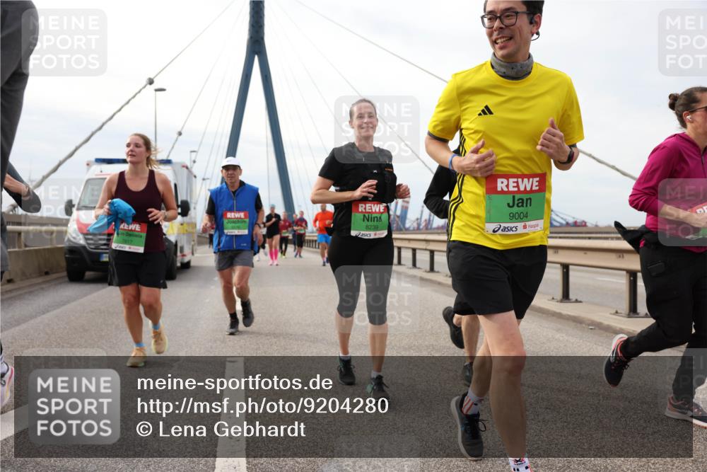 03.10.2025 - Köhlbrandbrückenlauf Lena Gebhardt http://msf.ph/oto/9204280 03.10.2025 15:56:09 Position 2 8239, 9004 meine-sportfotos.de