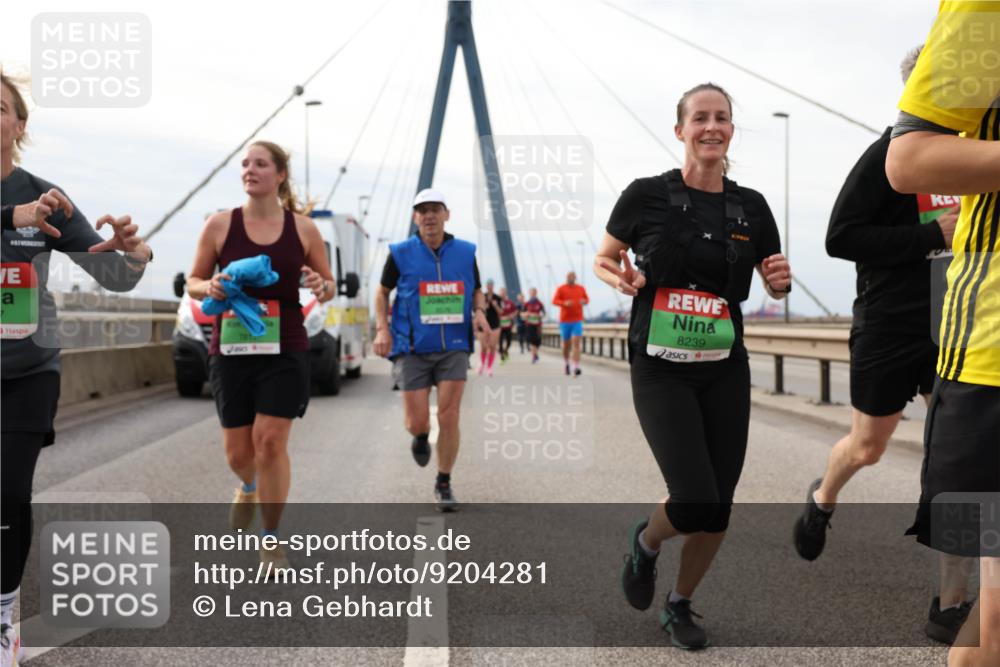 03.10.2025 - Köhlbrandbrückenlauf Lena Gebhardt http://msf.ph/oto/9204281 03.10.2025 15:56:09 Position 2 7, 8239 meine-sportfotos.de