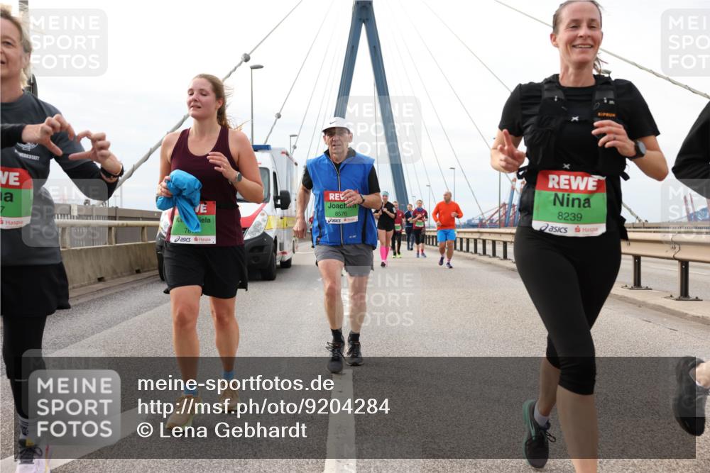 03.10.2025 - Köhlbrandbrückenlauf Lena Gebhardt http://msf.ph/oto/9204284 03.10.2025 15:56:10 Position 2 7, 8576, 8239 meine-sportfotos.de