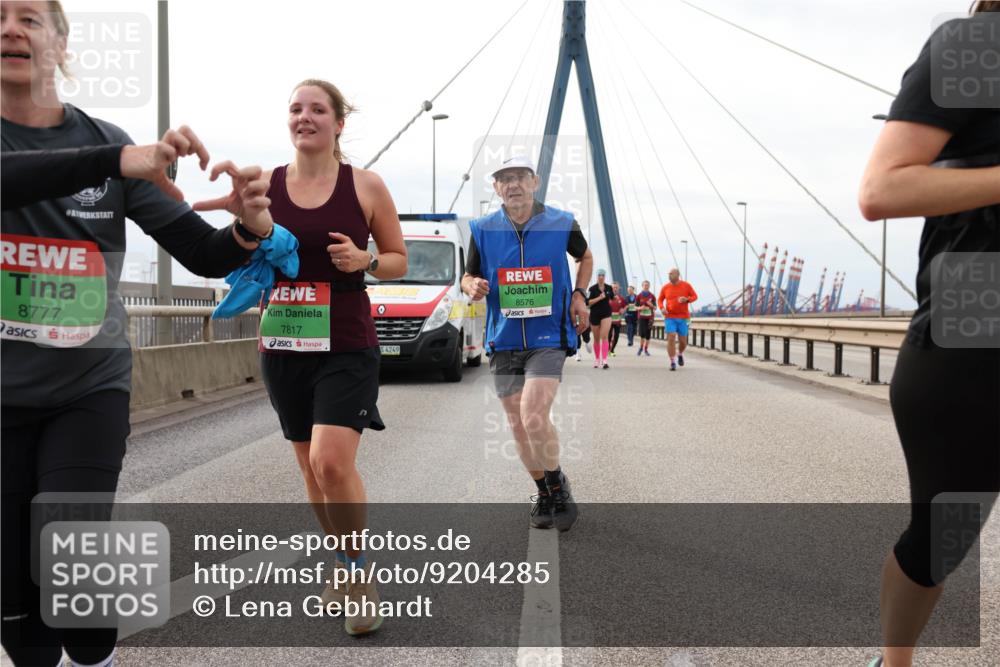 03.10.2025 - Köhlbrandbrückenlauf Lena Gebhardt http://msf.ph/oto/9204285 03.10.2025 15:56:10 Position 2 8777, 7817, 4249, 8576 meine-sportfotos.de