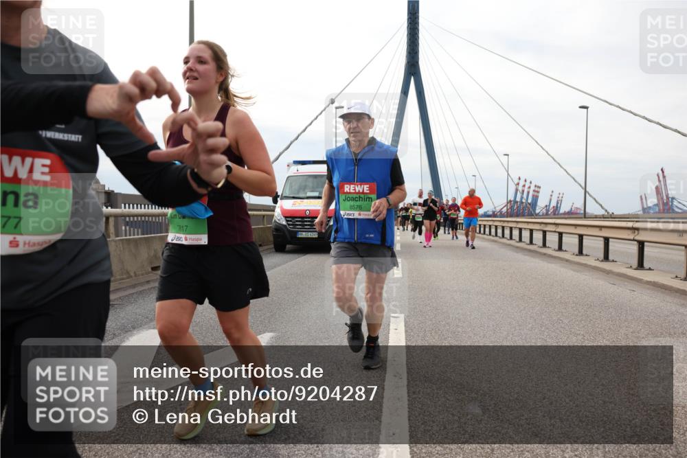 03.10.2025 - Köhlbrandbrückenlauf Lena Gebhardt http://msf.ph/oto/9204287 03.10.2025 15:56:10 Position 2 77, 7817, 4249, 8576 meine-sportfotos.de