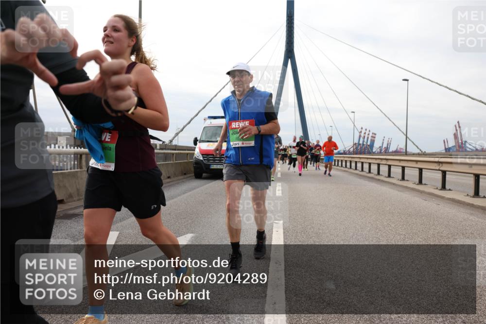 03.10.2025 - Köhlbrandbrückenlauf Lena Gebhardt http://msf.ph/oto/9204289 03.10.2025 15:56:10 Position 2 424, 85 meine-sportfotos.de