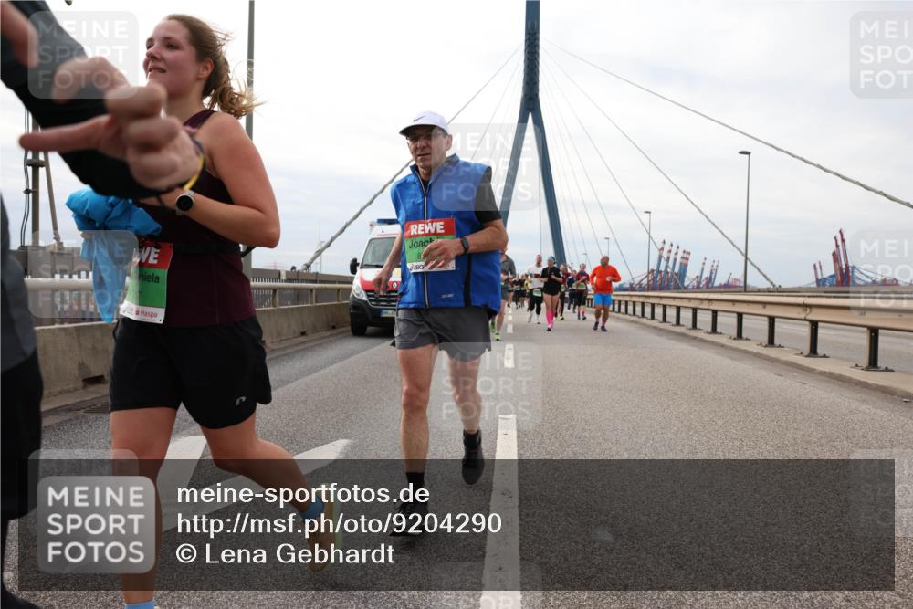 03.10.2025 - Köhlbrandbrückenlauf Lena Gebhardt http://msf.ph/oto/9204290 03.10.2025 15:56:10 Position 2 8 meine-sportfotos.de