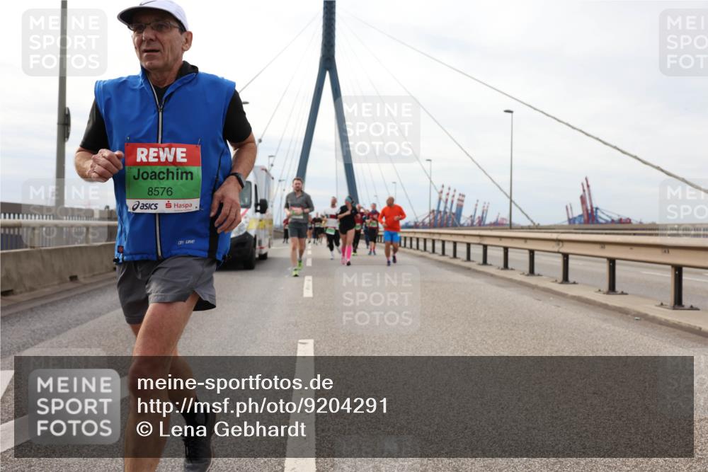 03.10.2025 - Köhlbrandbrückenlauf Lena Gebhardt http://msf.ph/oto/9204291 03.10.2025 15:56:11 Position 2 8576 meine-sportfotos.de