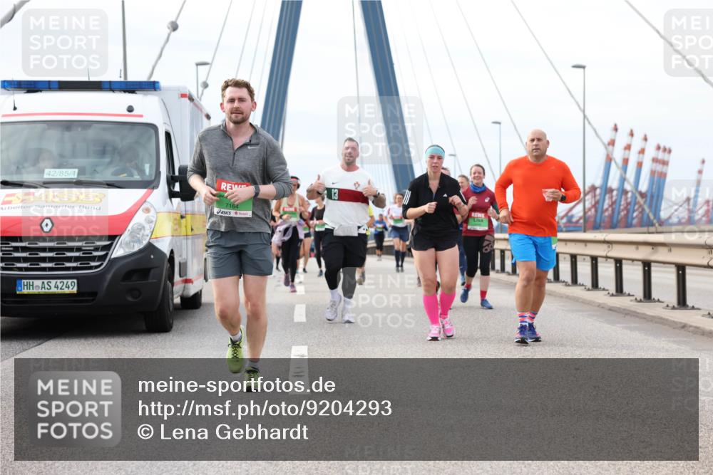 03.10.2025 - Köhlbrandbrückenlauf Lena Gebhardt http://msf.ph/oto/9204293 03.10.2025 15:56:12 Position 2 42, 85, 4, 7164, 4249, 13 meine-sportfotos.de