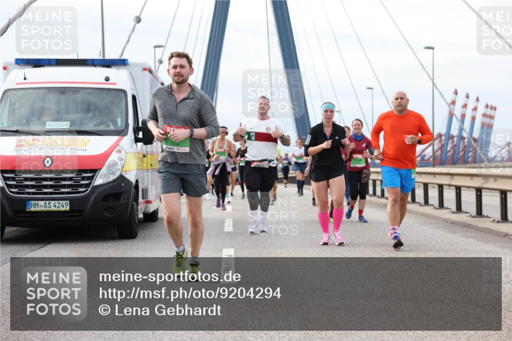 03.10.2025 - Köhlbrandbrückenlauf Lena Gebhardt http://msf.ph/oto/9204294 03.10.2025 15:56:12 Position 2 42, 85, 4, 4249, 7164, 13 meine-sportfotos.de