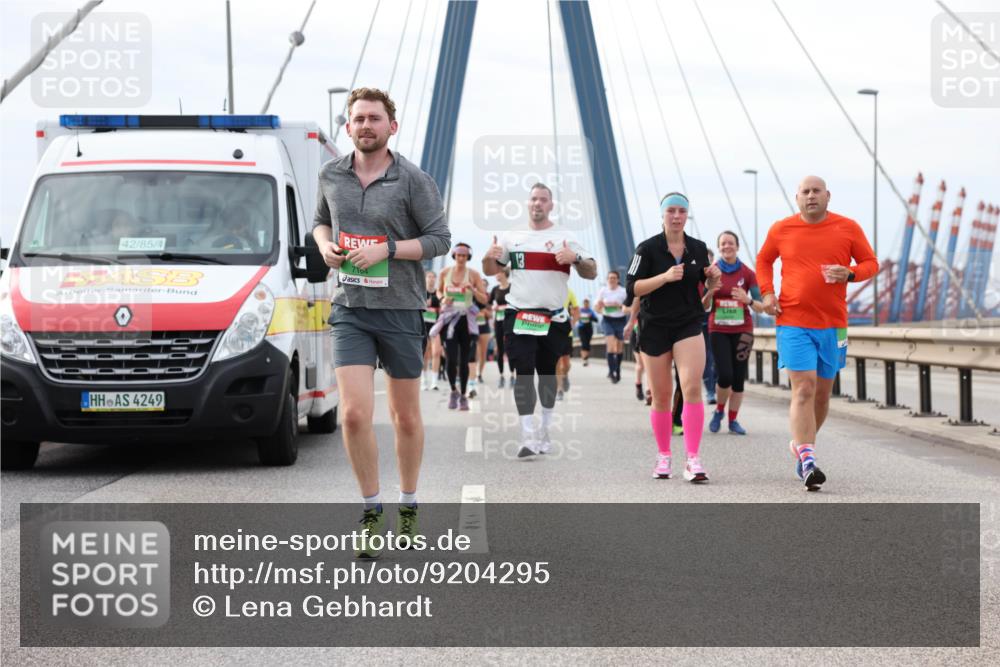 03.10.2025 - Köhlbrandbrückenlauf Lena Gebhardt http://msf.ph/oto/9204295 03.10.2025 15:56:12 Position 2 42, 85, 4, 4249, 7104 meine-sportfotos.de