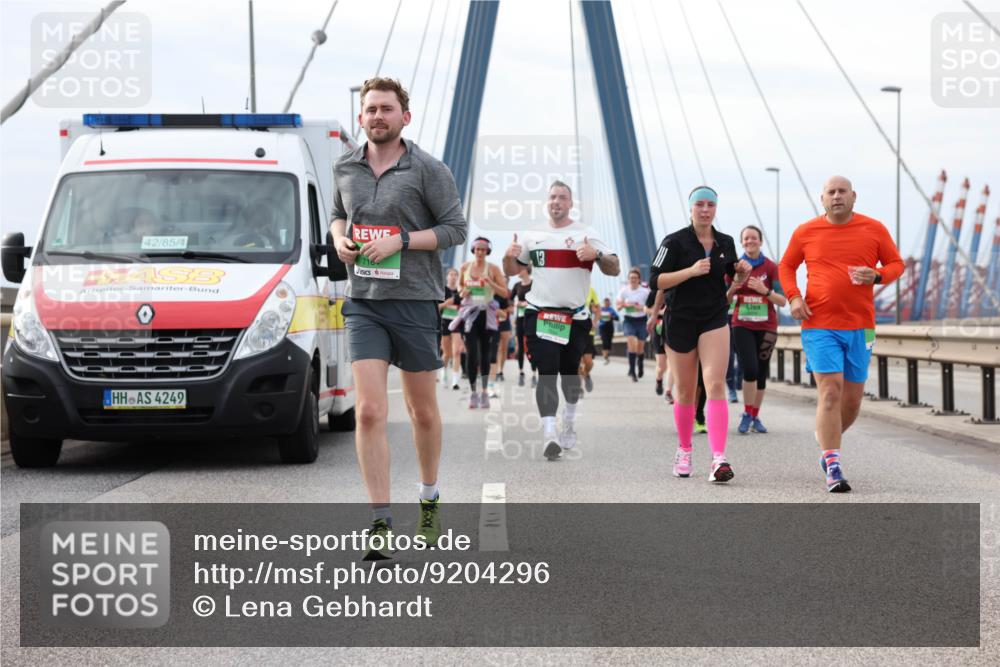 03.10.2025 - Köhlbrandbrückenlauf Lena Gebhardt http://msf.ph/oto/9204296 03.10.2025 15:56:12 Position 2 42, 85, 4, 4249, 13 meine-sportfotos.de