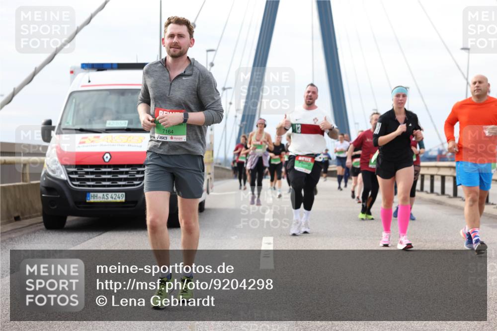 03.10.2025 - Köhlbrandbrückenlauf Lena Gebhardt http://msf.ph/oto/9204298 03.10.2025 15:56:13 Position 2 42, 85, 7164, 13, 4249 meine-sportfotos.de