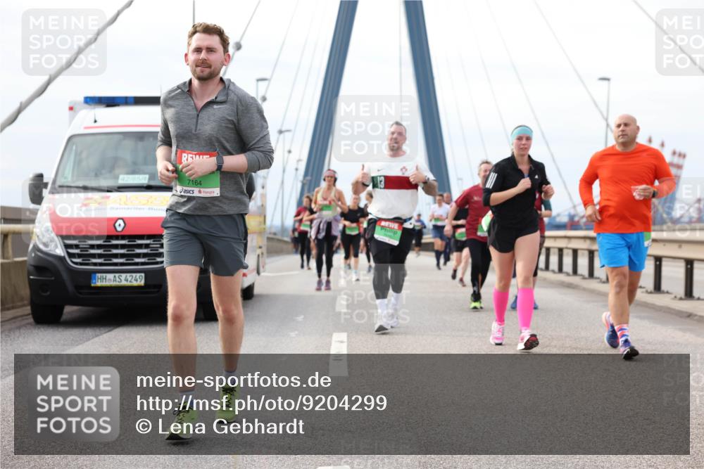 03.10.2025 - Köhlbrandbrückenlauf Lena Gebhardt http://msf.ph/oto/9204299 03.10.2025 15:56:13 Position 2 42, 85, 4249, 7164 meine-sportfotos.de