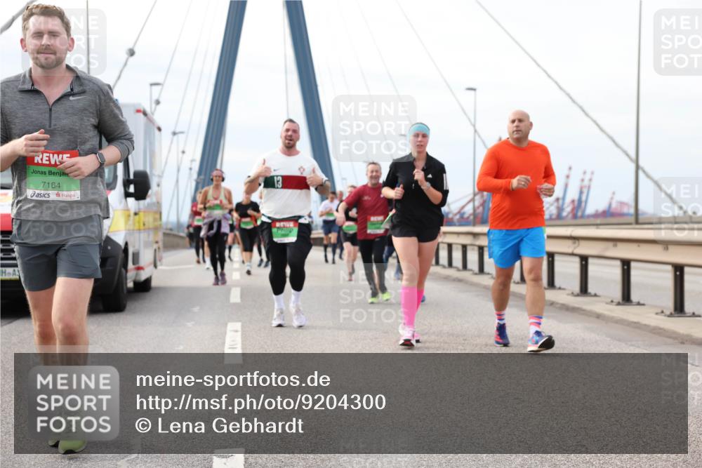 03.10.2025 - Köhlbrandbrückenlauf Lena Gebhardt http://msf.ph/oto/9204300 03.10.2025 15:56:13 Position 2 7164, 13 meine-sportfotos.de