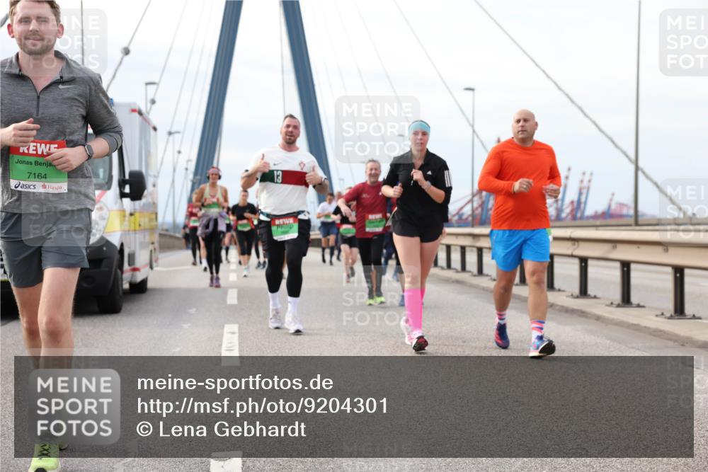 03.10.2025 - Köhlbrandbrückenlauf Lena Gebhardt http://msf.ph/oto/9204301 03.10.2025 15:56:13 Position 2 7164, 13 meine-sportfotos.de