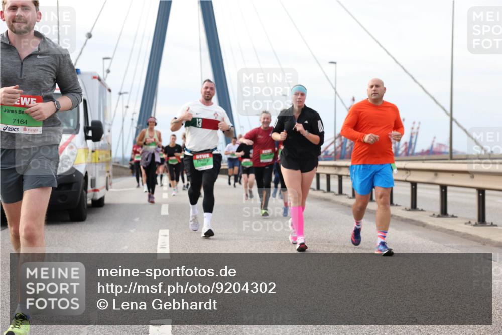03.10.2025 - Köhlbrandbrückenlauf Lena Gebhardt http://msf.ph/oto/9204302 03.10.2025 15:56:13 Position 2 7164, 13 meine-sportfotos.de