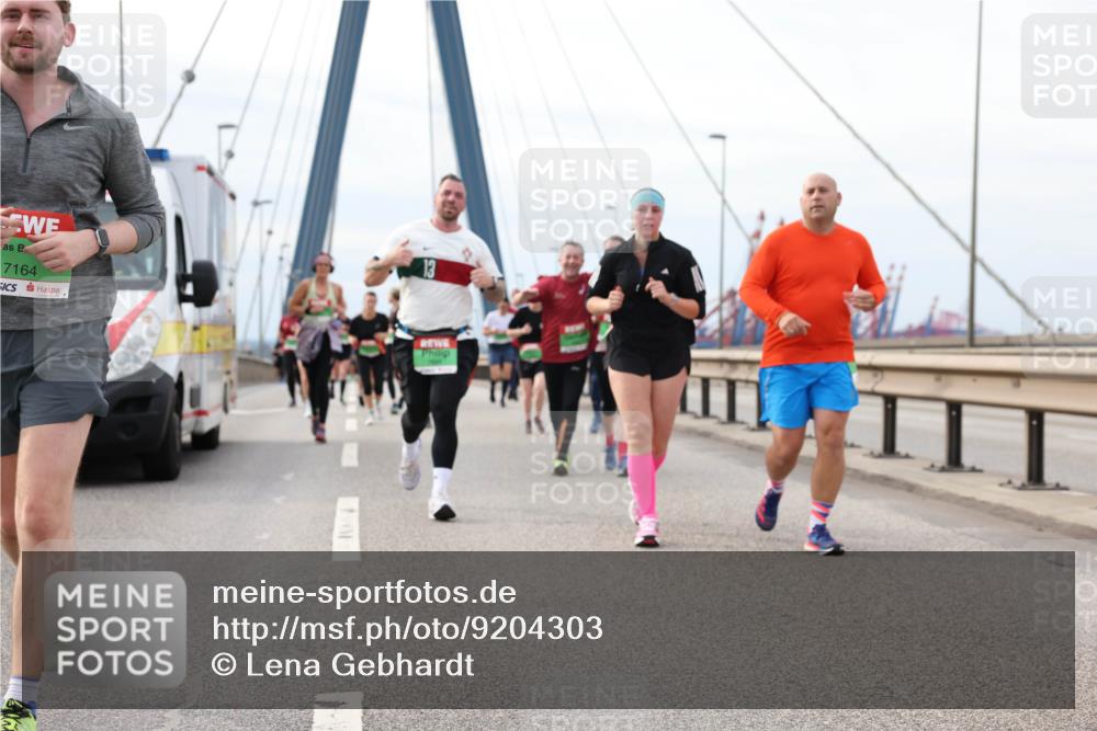 03.10.2025 - Köhlbrandbrückenlauf Lena Gebhardt http://msf.ph/oto/9204303 03.10.2025 15:56:13 Position 2 7164 meine-sportfotos.de