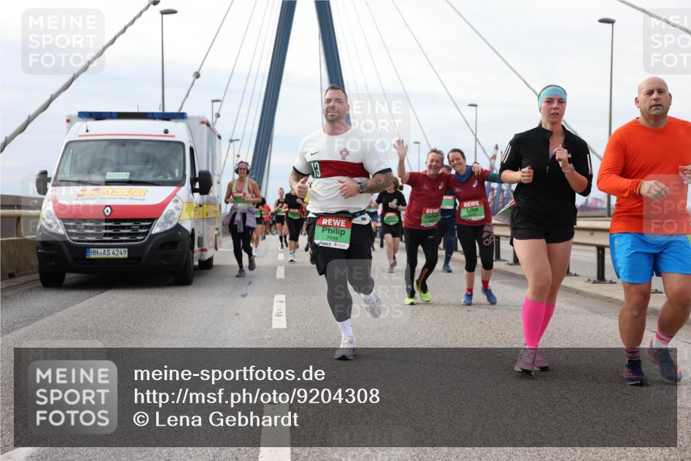 03.10.2025 - Köhlbrandbrückenlauf Lena Gebhardt http://msf.ph/oto/9204308 03.10.2025 15:56:14 Position 2 42, 85, 4249, 7694 meine-sportfotos.de
