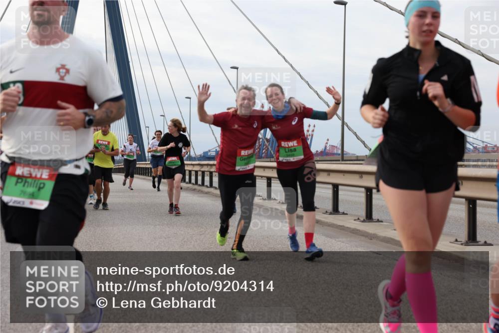 03.10.2025 - Köhlbrandbrückenlauf Lena Gebhardt http://msf.ph/oto/9204314 03.10.2025 15:56:15 Position 2 7614 meine-sportfotos.de