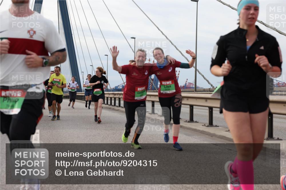 03.10.2025 - Köhlbrandbrückenlauf Lena Gebhardt http://msf.ph/oto/9204315 03.10.2025 15:56:15 Position 2 1412 meine-sportfotos.de