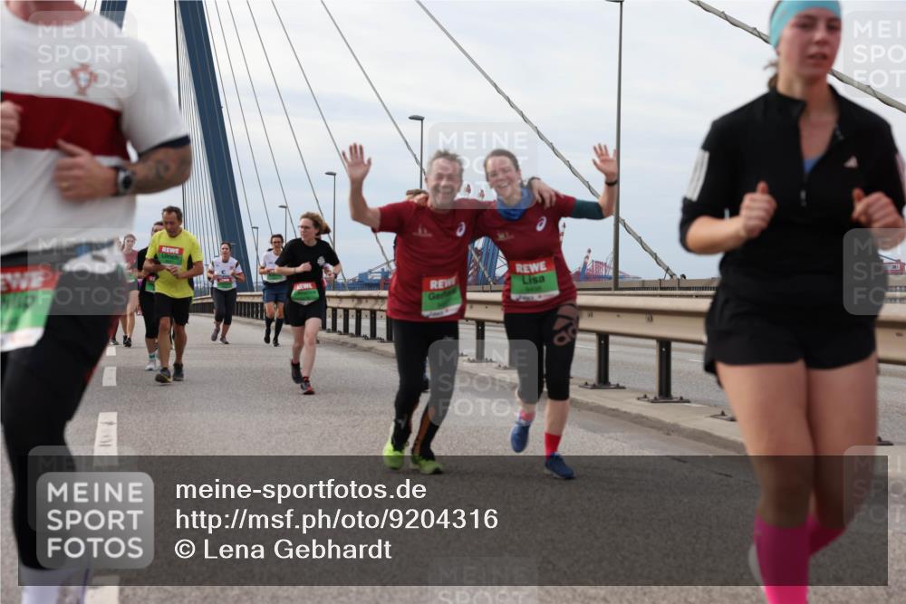 03.10.2025 - Köhlbrandbrückenlauf Lena Gebhardt http://msf.ph/oto/9204316 03.10.2025 15:56:15 Position 2 9400 meine-sportfotos.de