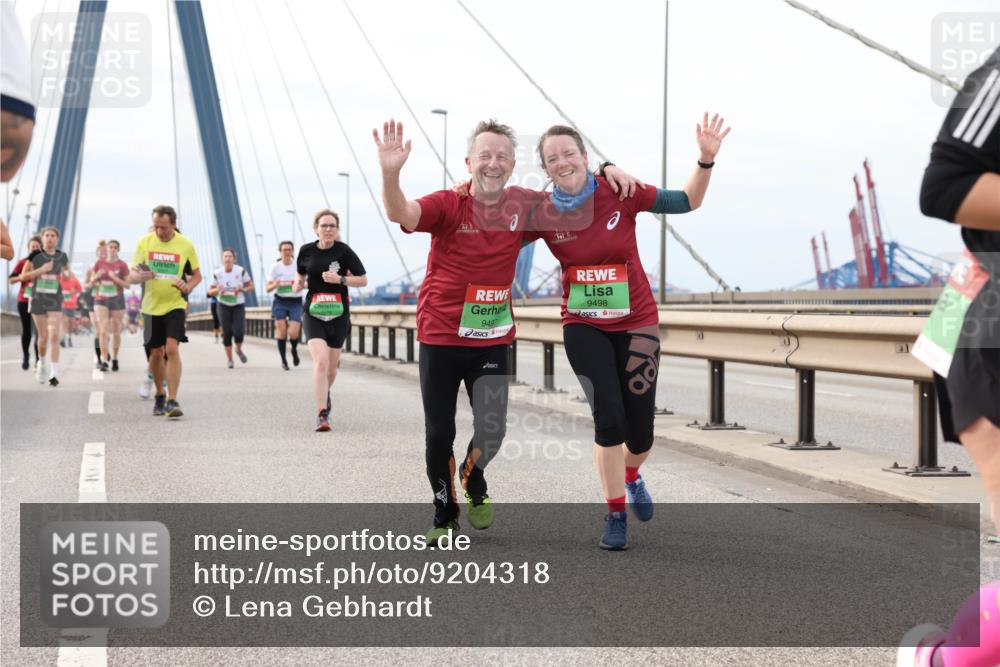 03.10.2025 - Köhlbrandbrückenlauf Lena Gebhardt http://msf.ph/oto/9204318 03.10.2025 15:56:16 Position 2 9497, 9498 meine-sportfotos.de