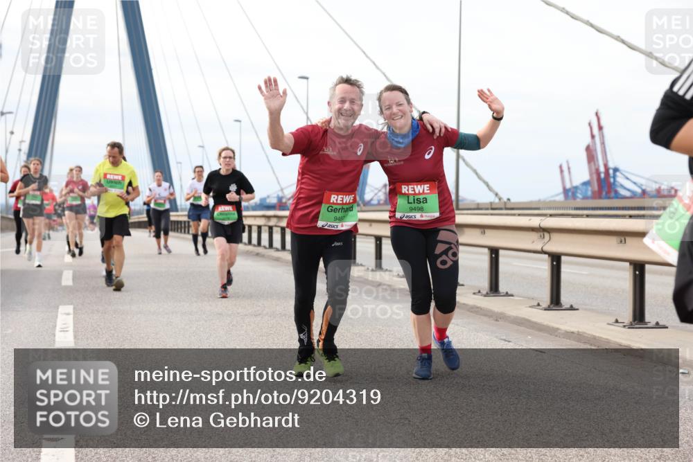 03.10.2025 - Köhlbrandbrückenlauf Lena Gebhardt http://msf.ph/oto/9204319 03.10.2025 15:56:16 Position 2 9497, 9498 meine-sportfotos.de