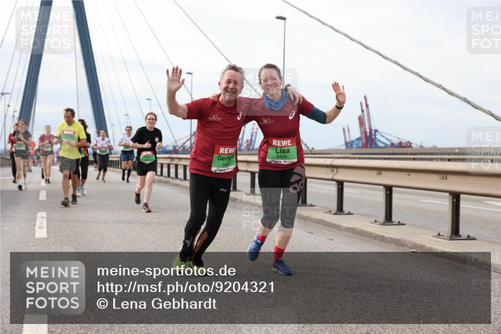 03.10.2025 - Köhlbrandbrückenlauf Lena Gebhardt http://msf.ph/oto/9204321 03.10.2025 15:56:16 Position 2 949, 9498 meine-sportfotos.de