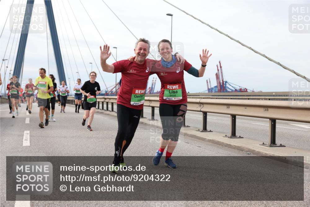 03.10.2025 - Köhlbrandbrückenlauf Lena Gebhardt http://msf.ph/oto/9204322 03.10.2025 15:56:16 Position 2 949, 9498 meine-sportfotos.de