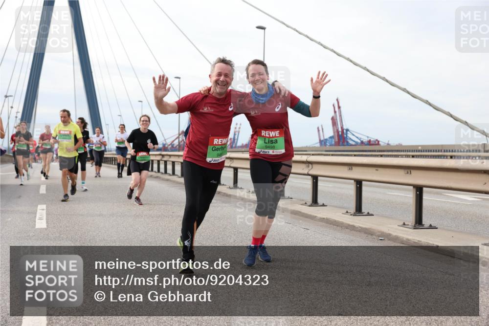 03.10.2025 - Köhlbrandbrückenlauf Lena Gebhardt http://msf.ph/oto/9204323 03.10.2025 15:56:16 Position 2 949, 9498 meine-sportfotos.de
