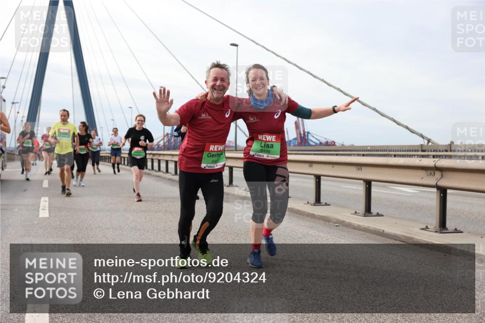 03.10.2025 - Köhlbrandbrückenlauf Lena Gebhardt http://msf.ph/oto/9204324 03.10.2025 15:56:16 Position 2 949, 9498 meine-sportfotos.de