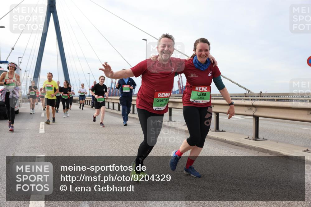 03.10.2025 - Köhlbrandbrückenlauf Lena Gebhardt http://msf.ph/oto/9204329 03.10.2025 15:56:17 Position 2 9497, 9498 meine-sportfotos.de
