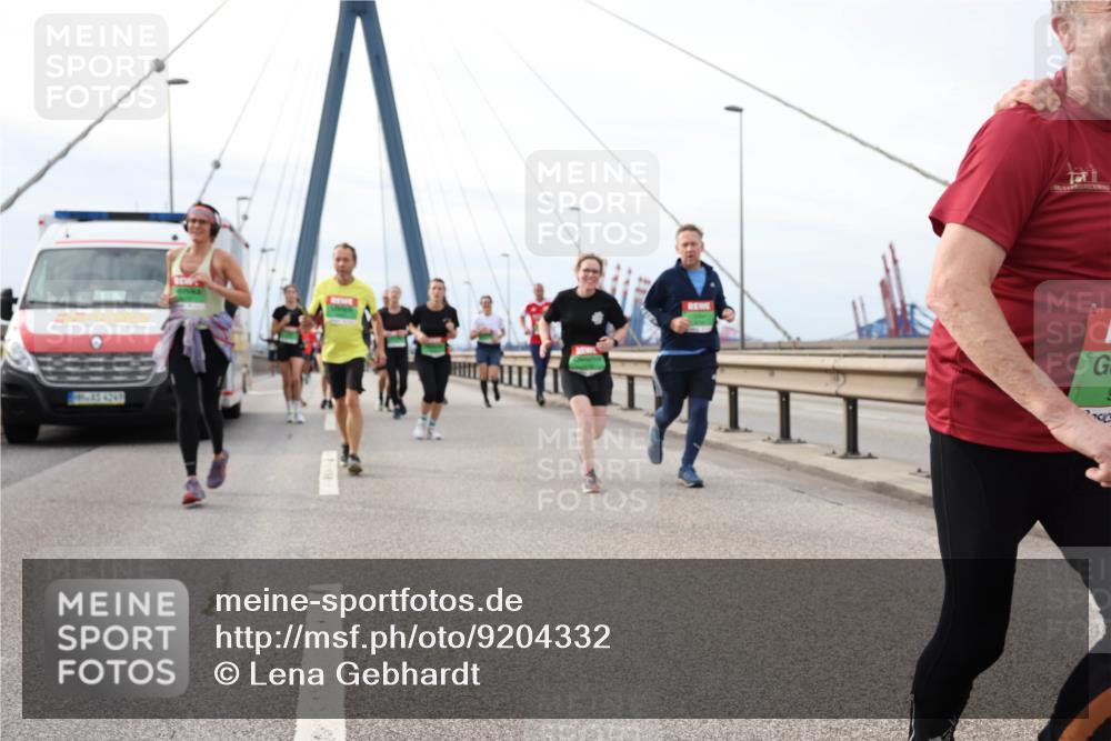 03.10.2025 - Köhlbrandbrückenlauf Lena Gebhardt http://msf.ph/oto/9204332 03.10.2025 15:56:17 Position 2  meine-sportfotos.de