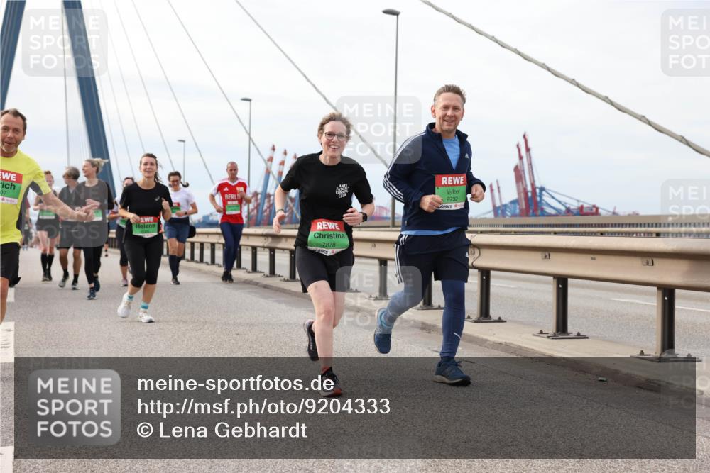 03.10.2025 - Köhlbrandbrückenlauf Lena Gebhardt http://msf.ph/oto/9204333 03.10.2025 15:56:18 Position 2 07, 7878, 9732 meine-sportfotos.de