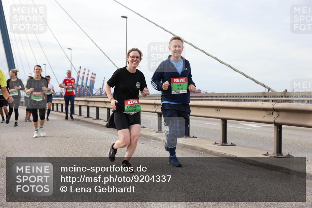 03.10.2025 - Köhlbrandbrückenlauf Lena Gebhardt http://msf.ph/oto/9204337 03.10.2025 15:56:18 Position 2 7878, 9732 meine-sportfotos.de