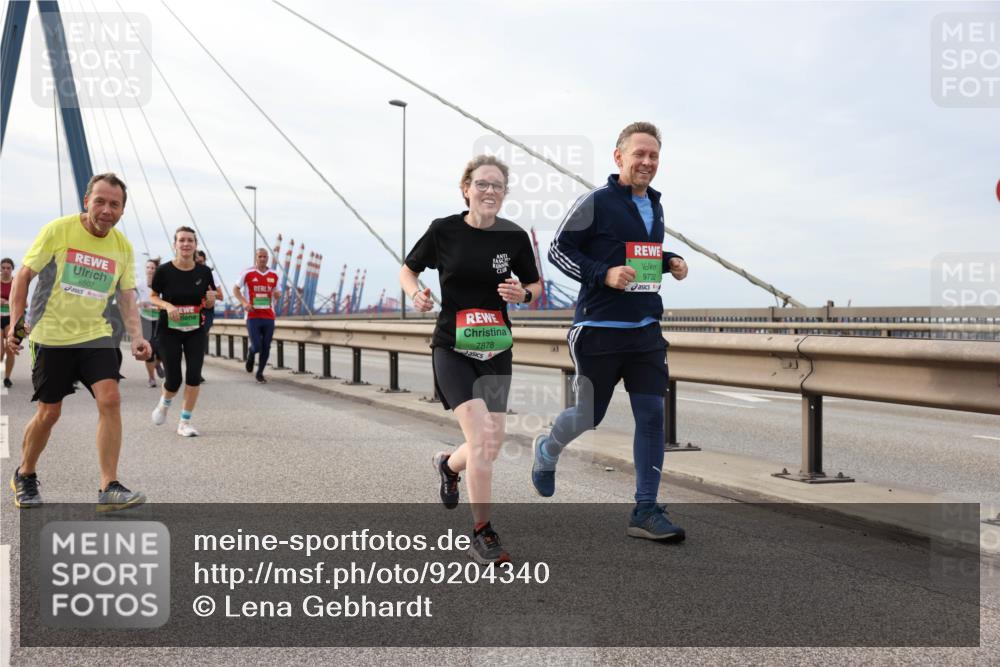 03.10.2025 - Köhlbrandbrückenlauf Lena Gebhardt http://msf.ph/oto/9204340 03.10.2025 15:56:19 Position 2 8507, 7878, 9732 meine-sportfotos.de
