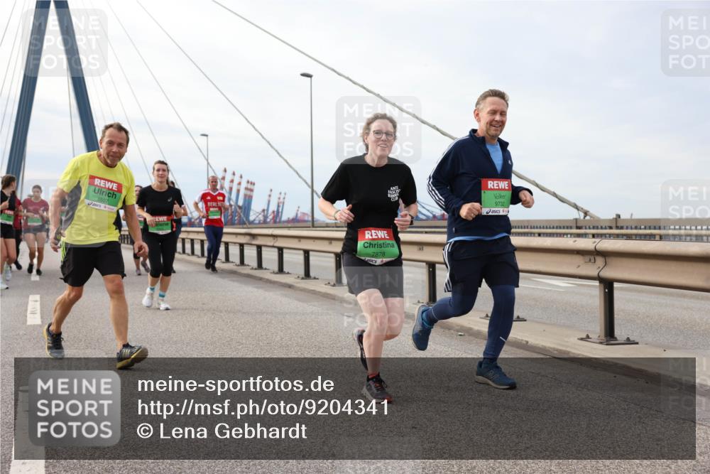 03.10.2025 - Köhlbrandbrückenlauf Lena Gebhardt http://msf.ph/oto/9204341 03.10.2025 15:56:19 Position 2 8507, 9732, 7878 meine-sportfotos.de