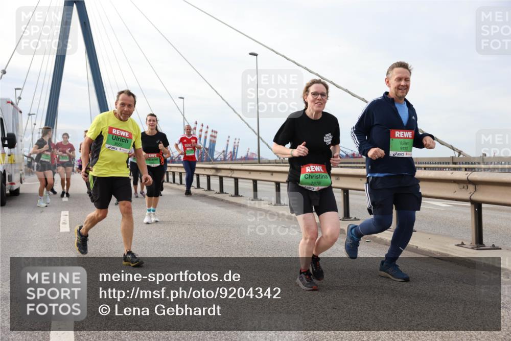 03.10.2025 - Köhlbrandbrückenlauf Lena Gebhardt http://msf.ph/oto/9204342 03.10.2025 15:56:19 Position 2 8507, 9732, 7878 meine-sportfotos.de