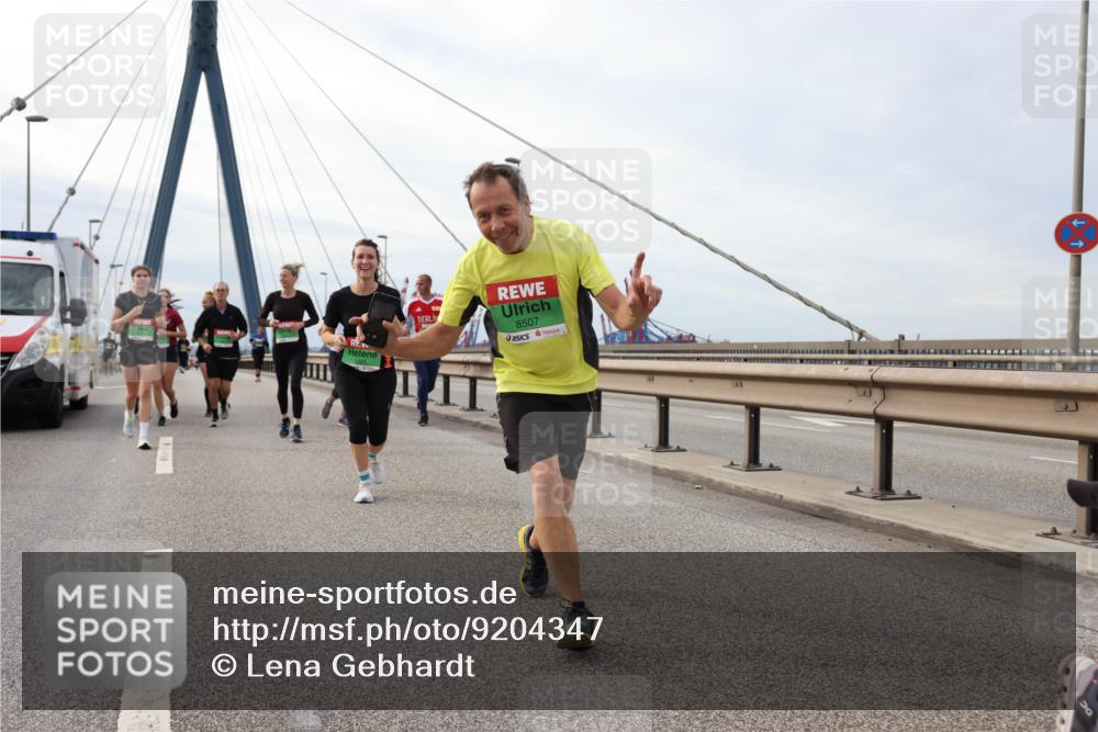 03.10.2025 - Köhlbrandbrückenlauf Lena Gebhardt http://msf.ph/oto/9204347 03.10.2025 15:56:20 Position 2 8507 meine-sportfotos.de