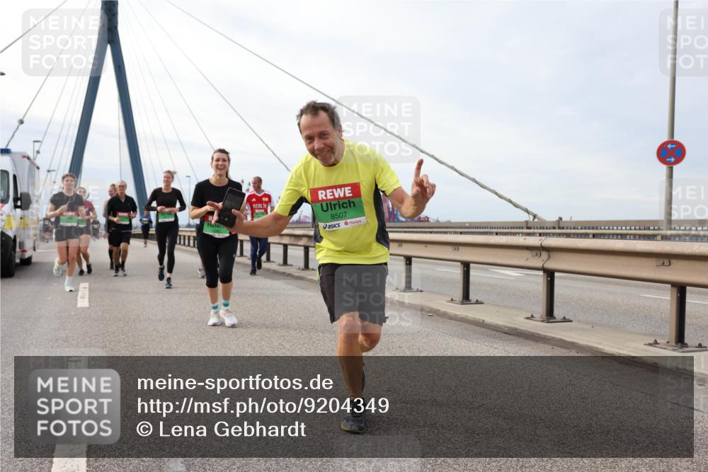 03.10.2025 - Köhlbrandbrückenlauf Lena Gebhardt http://msf.ph/oto/9204349 03.10.2025 15:56:20 Position 2 8507 meine-sportfotos.de