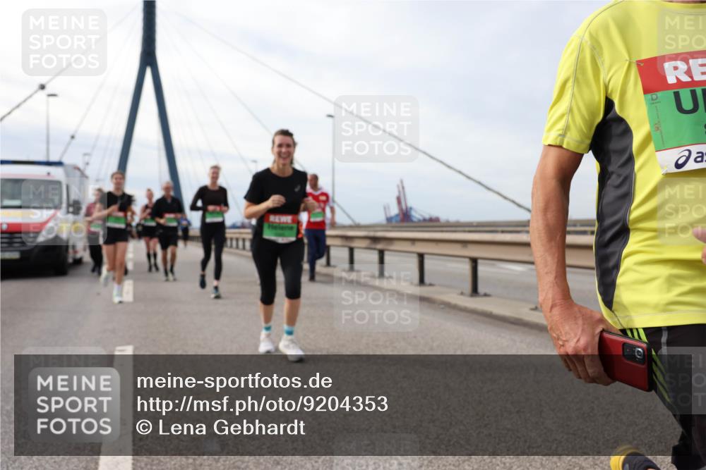 03.10.2025 - Köhlbrandbrückenlauf Lena Gebhardt http://msf.ph/oto/9204353 03.10.2025 15:56:20 Position 2  meine-sportfotos.de