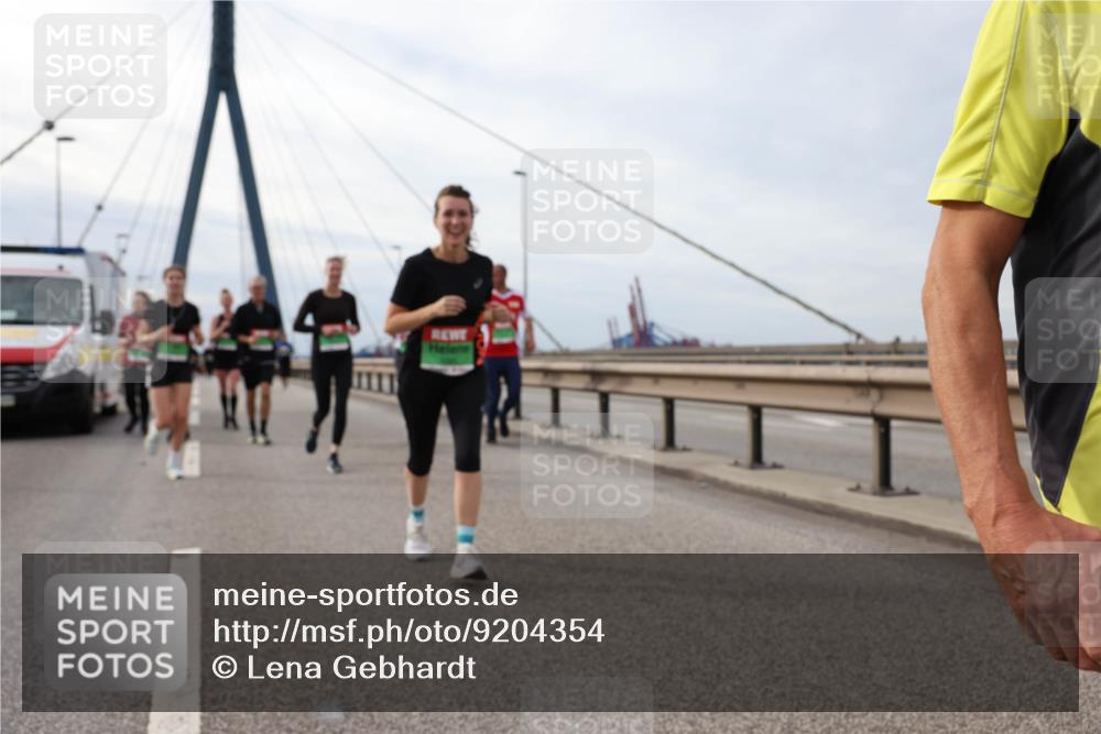 03.10.2025 - Köhlbrandbrückenlauf Lena Gebhardt http://msf.ph/oto/9204354 03.10.2025 15:56:21 Position 2  meine-sportfotos.de