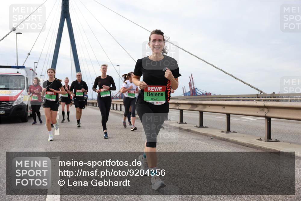 03.10.2025 - Köhlbrandbrückenlauf Lena Gebhardt http://msf.ph/oto/9204356 03.10.2025 15:56:21 Position 2 249, 8595 meine-sportfotos.de