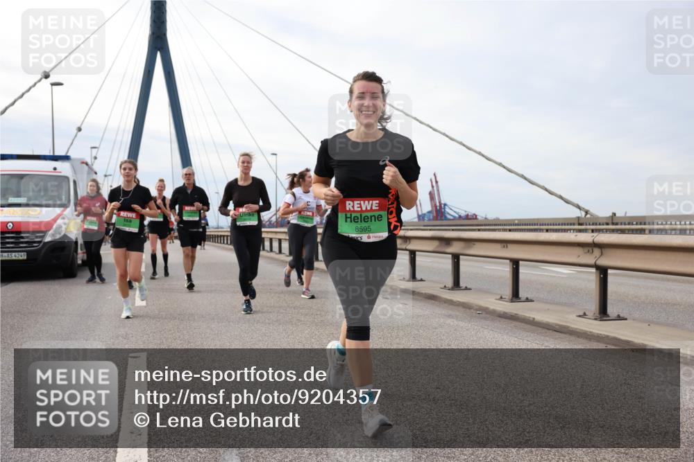 03.10.2025 - Köhlbrandbrückenlauf Lena Gebhardt http://msf.ph/oto/9204357 03.10.2025 15:56:21 Position 2 4249, 8595 meine-sportfotos.de