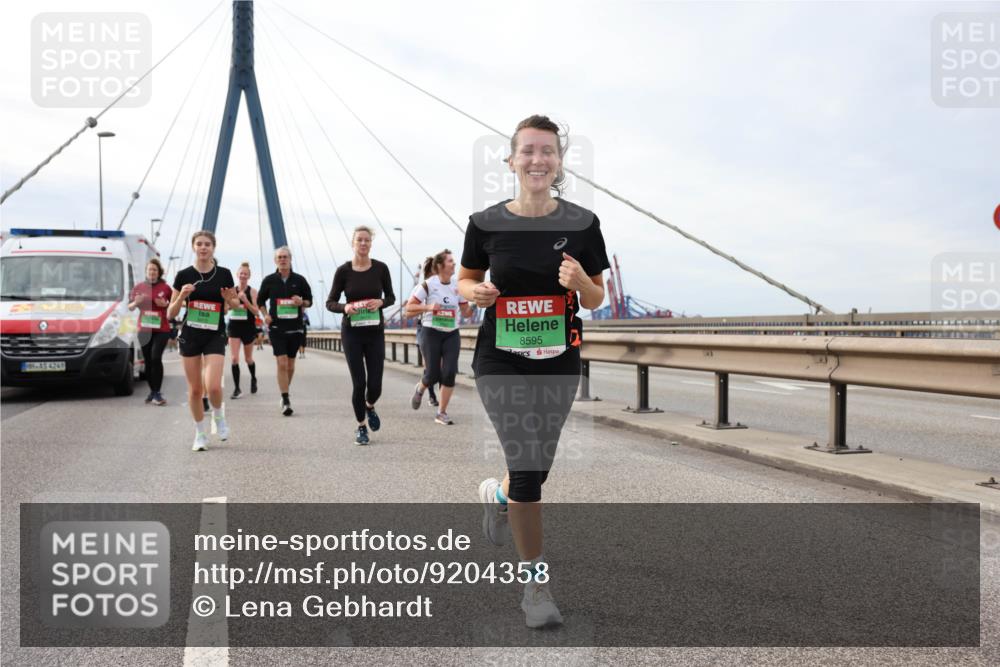 03.10.2025 - Köhlbrandbrückenlauf Lena Gebhardt http://msf.ph/oto/9204358 03.10.2025 15:56:21 Position 2 4249, 8595 meine-sportfotos.de