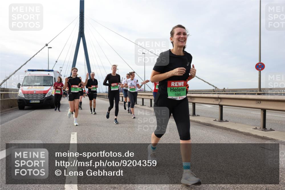 03.10.2025 - Köhlbrandbrückenlauf Lena Gebhardt http://msf.ph/oto/9204359 03.10.2025 15:56:21 Position 2 4249, 8595 meine-sportfotos.de