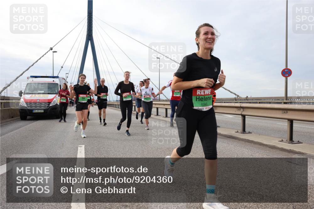03.10.2025 - Köhlbrandbrückenlauf Lena Gebhardt http://msf.ph/oto/9204360 03.10.2025 15:56:21 Position 2 4249, 8595 meine-sportfotos.de