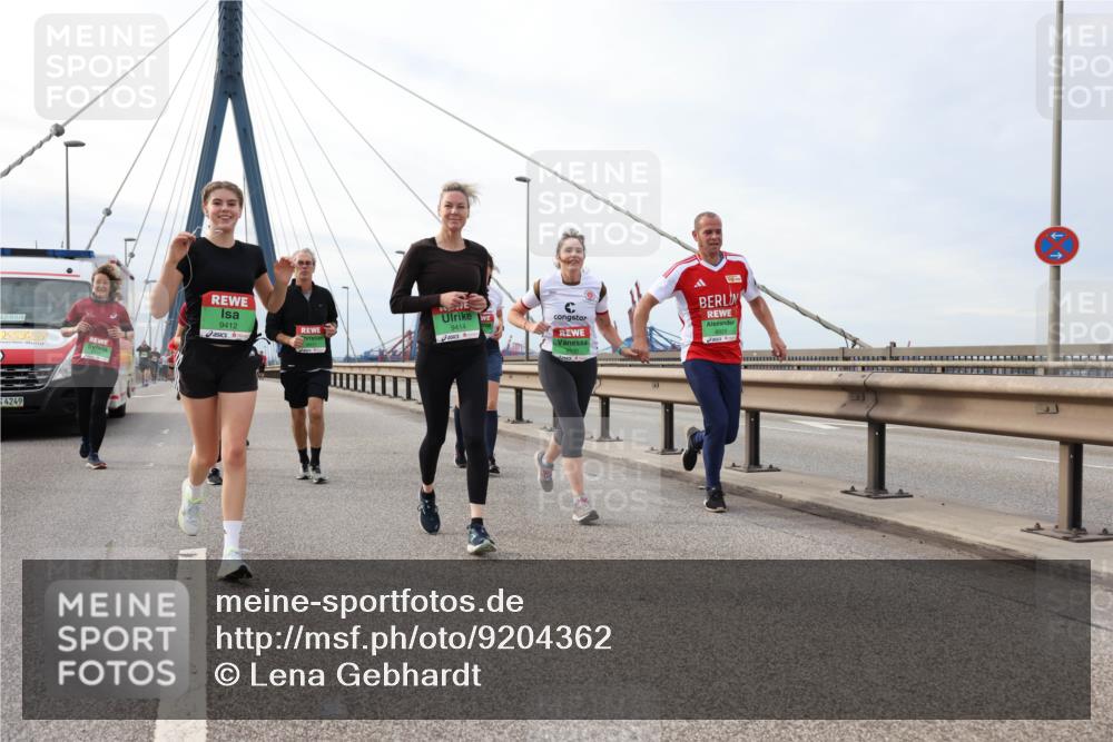 03.10.2025 - Köhlbrandbrückenlauf Lena Gebhardt http://msf.ph/oto/9204362 03.10.2025 15:56:22 Position 2 42, 85, 4, 4249, 9412, 9414 meine-sportfotos.de
