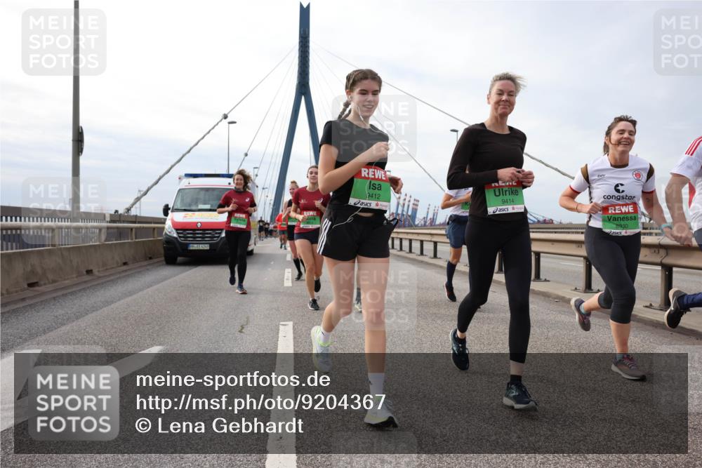 03.10.2025 - Köhlbrandbrückenlauf Lena Gebhardt http://msf.ph/oto/9204367 03.10.2025 15:56:23 Position 2 4249, 9412, 9414, 8930 meine-sportfotos.de
