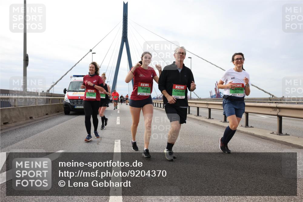 03.10.2025 - Köhlbrandbrückenlauf Lena Gebhardt http://msf.ph/oto/9204370 03.10.2025 15:56:24 Position 2 4249, 9413, 9411, 9025 meine-sportfotos.de